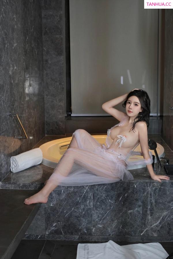   [XiuRen]高清写真图 2024.09.14 No.9164 小薯条nienie 树林剧情第57张图片